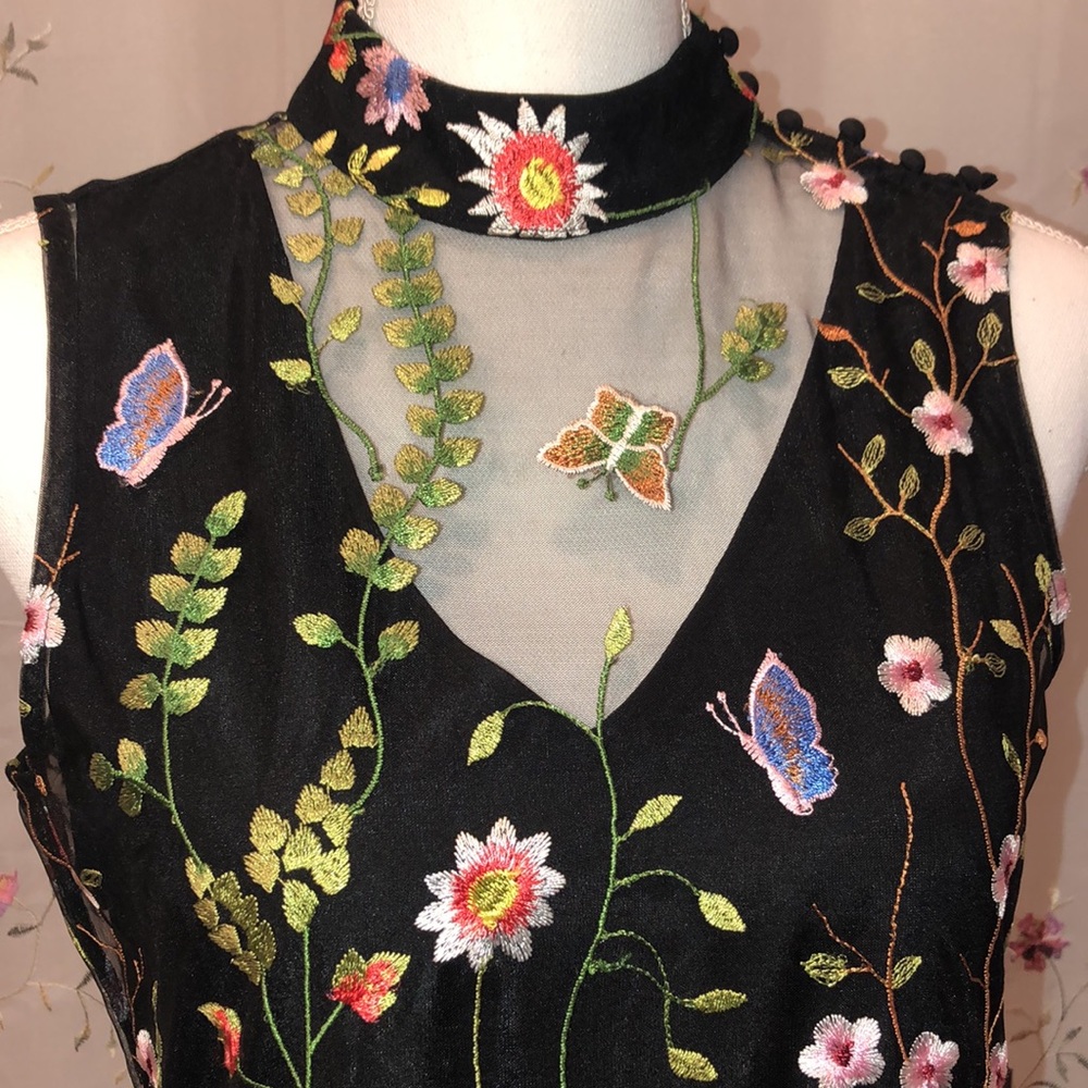 NWT Ecru Embroidered Dress - Picture 11 of 15